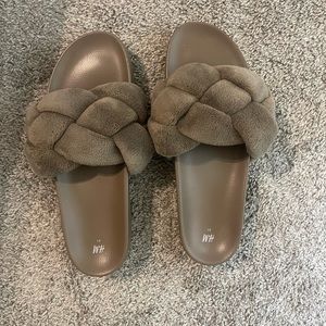 H&M Slides